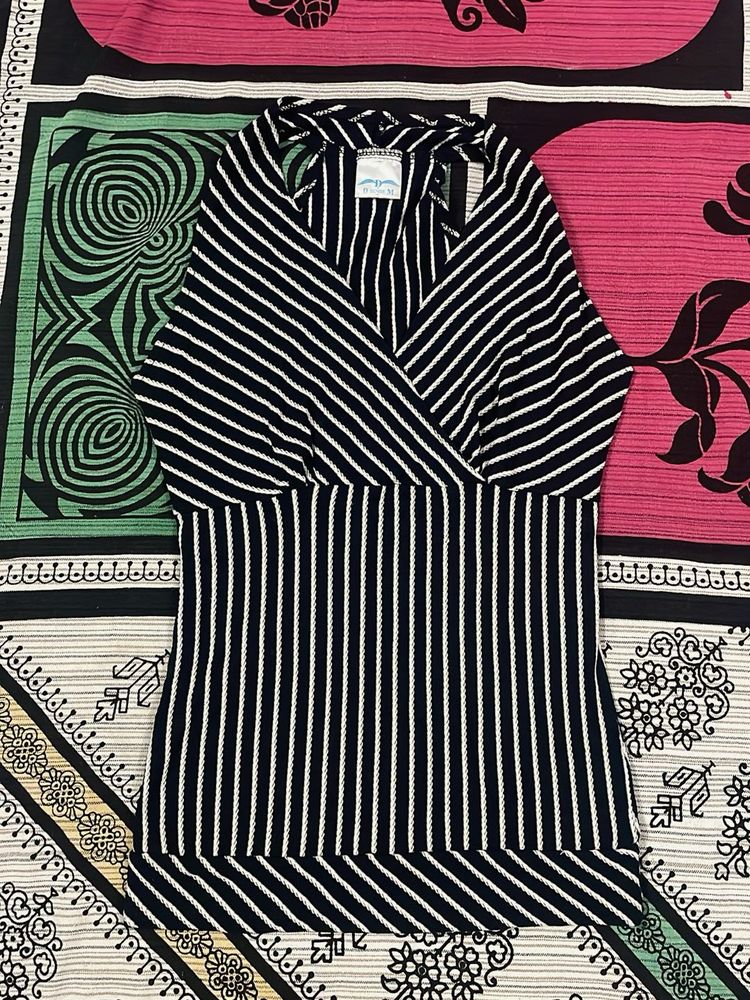 In-cut textured stripe top