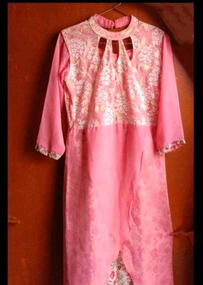 Elegant Pink Kurta Suit with Floral Design💕