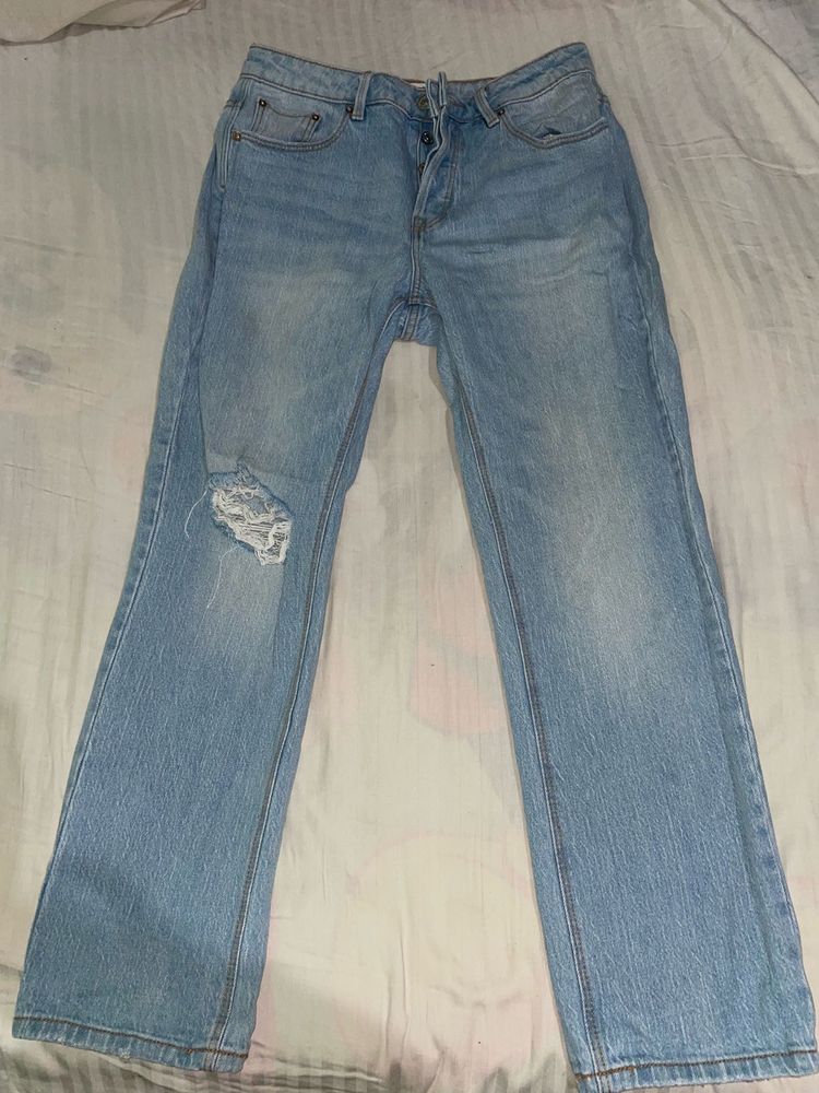 Light Wash Ripped Jeans
