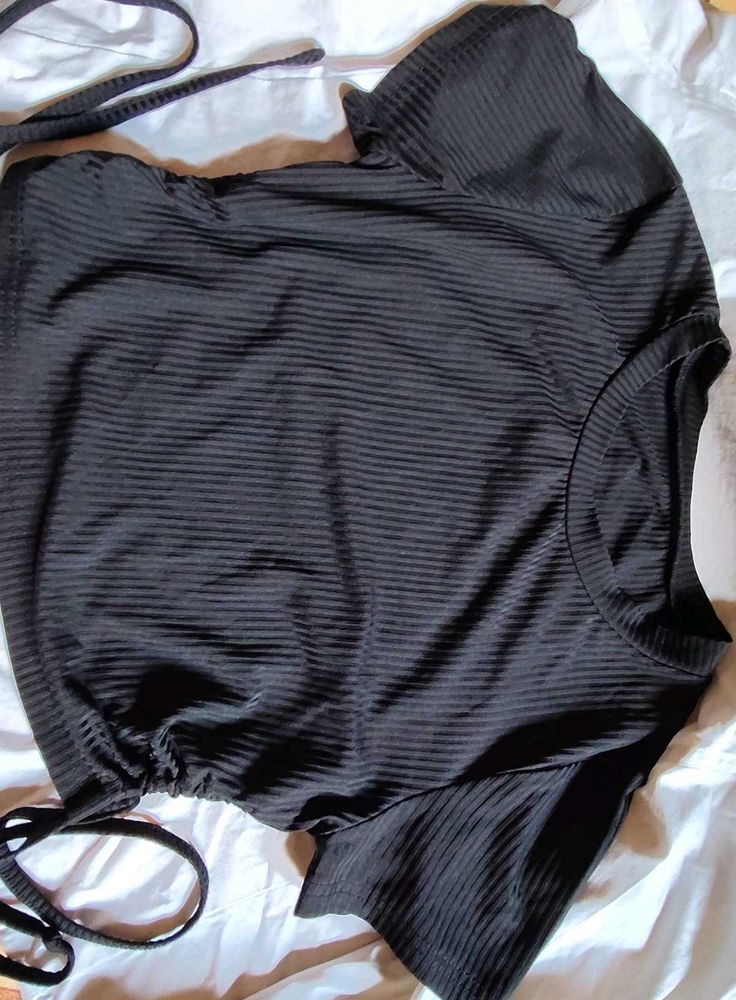 ON SALE🚨URBANIC BLACK RIBBED Y2K SNATCHED CROP TO