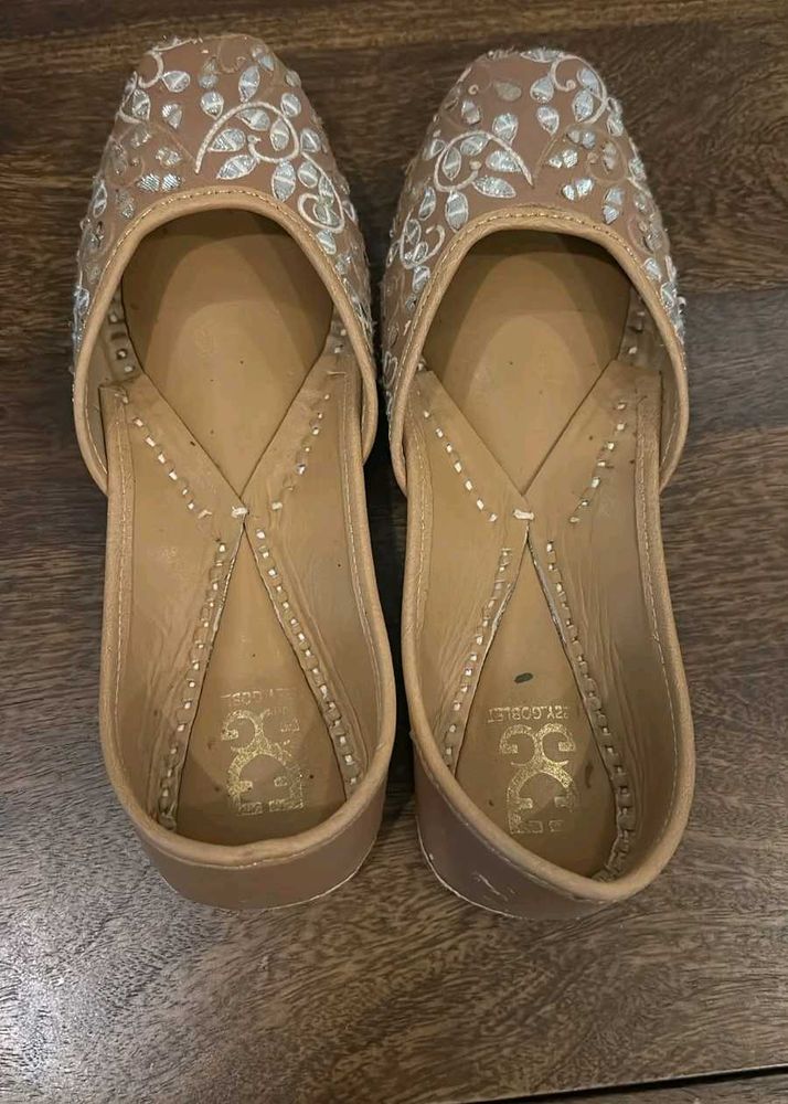 Embellished Juttis/Mojaris - Ethnic Footwear