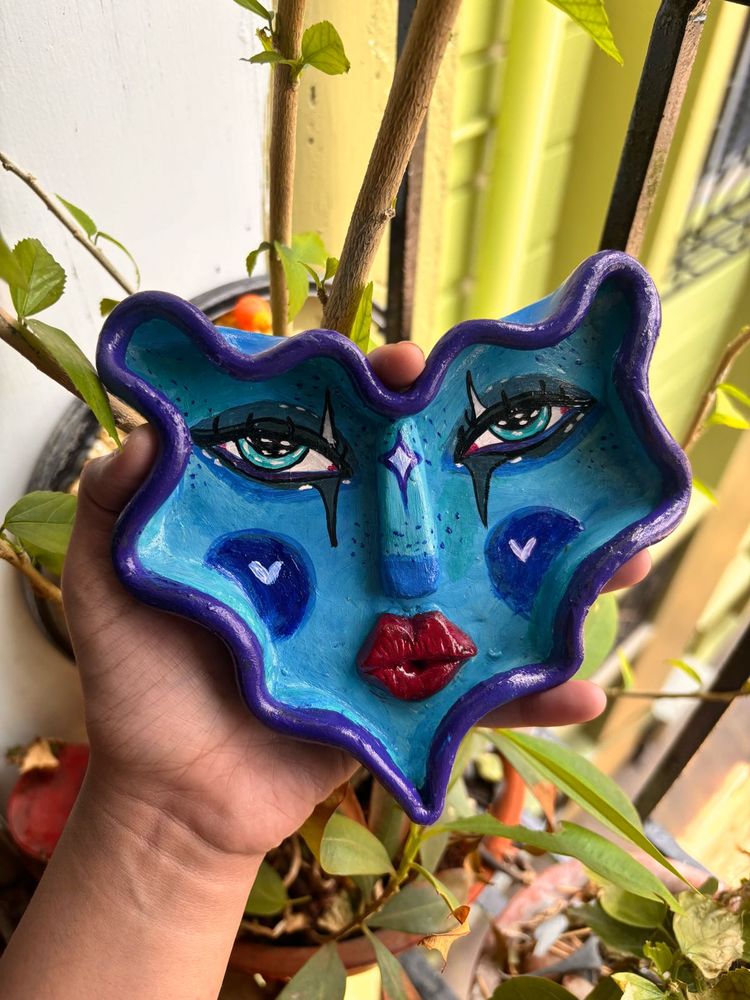 Diva ashtray/trinket dish