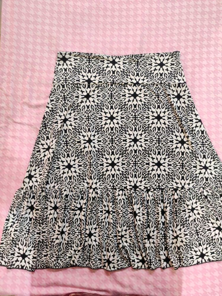 Last Call-VTG Hypnotized Black &amp; Cream skirt