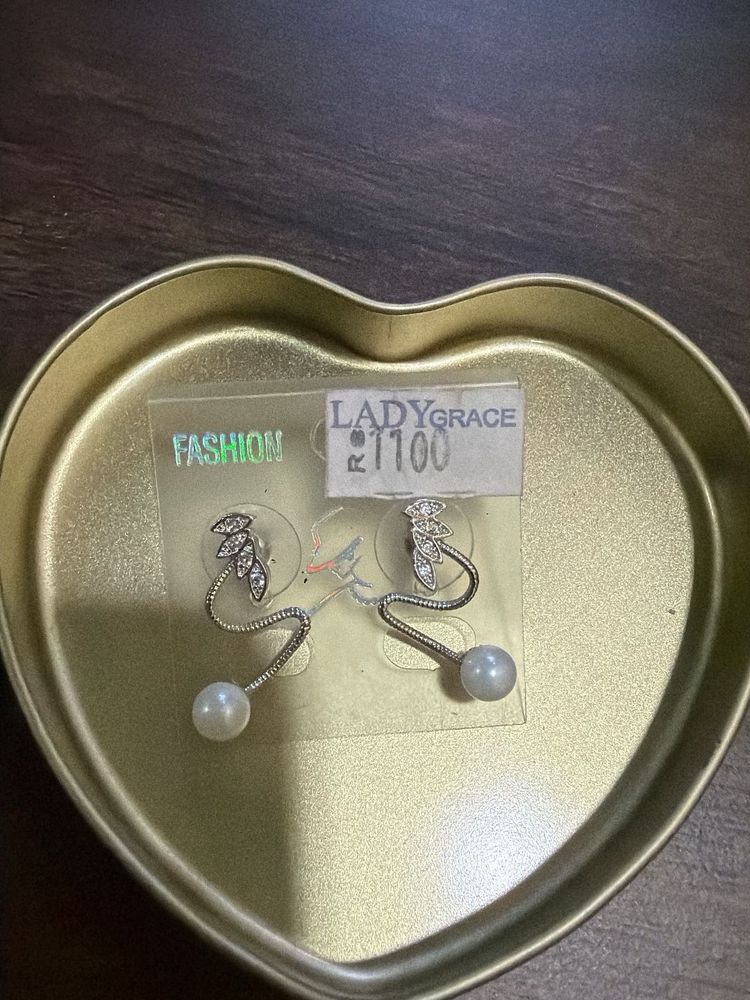 Elegant Pearl &amp; Crystal Earrings