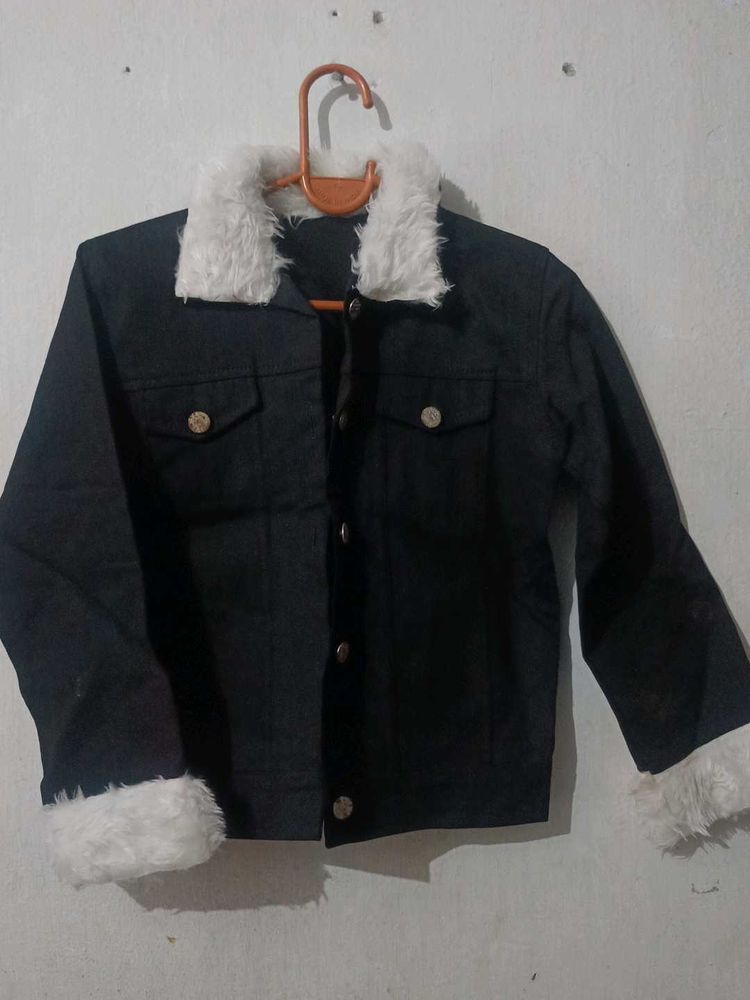 Stylish Black Denim Jacket with Fur