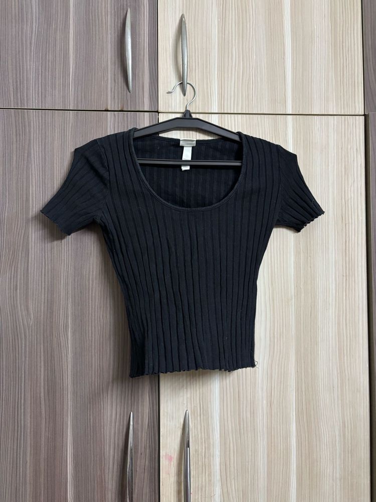 35 H&amp;M KNIT TOP