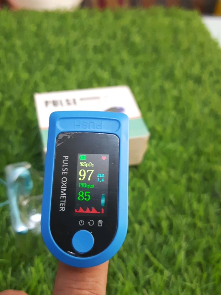 Finger Pulse Oximeter Brand New With 2 Bettery