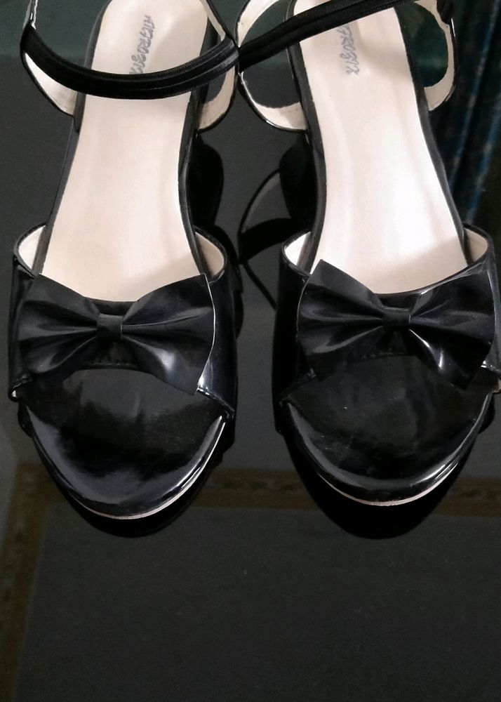 Black Sandal