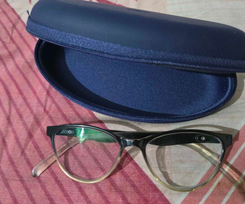 Stylish Cat-Eye Eyeglasses with Case