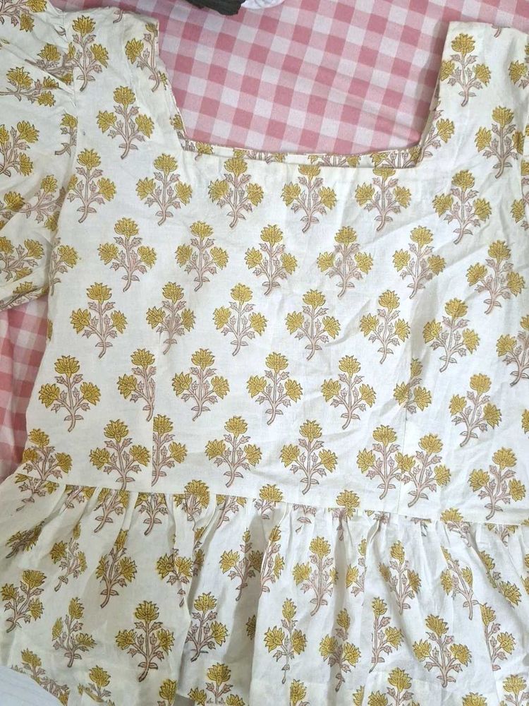 Elegant White Kurta with Floral Print
