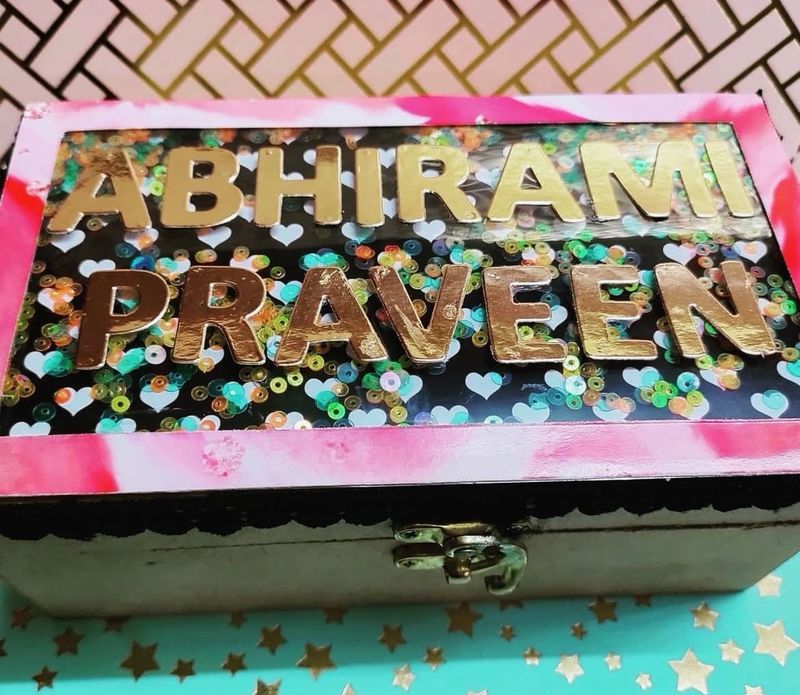gift box with 10 cards inside and chocolte