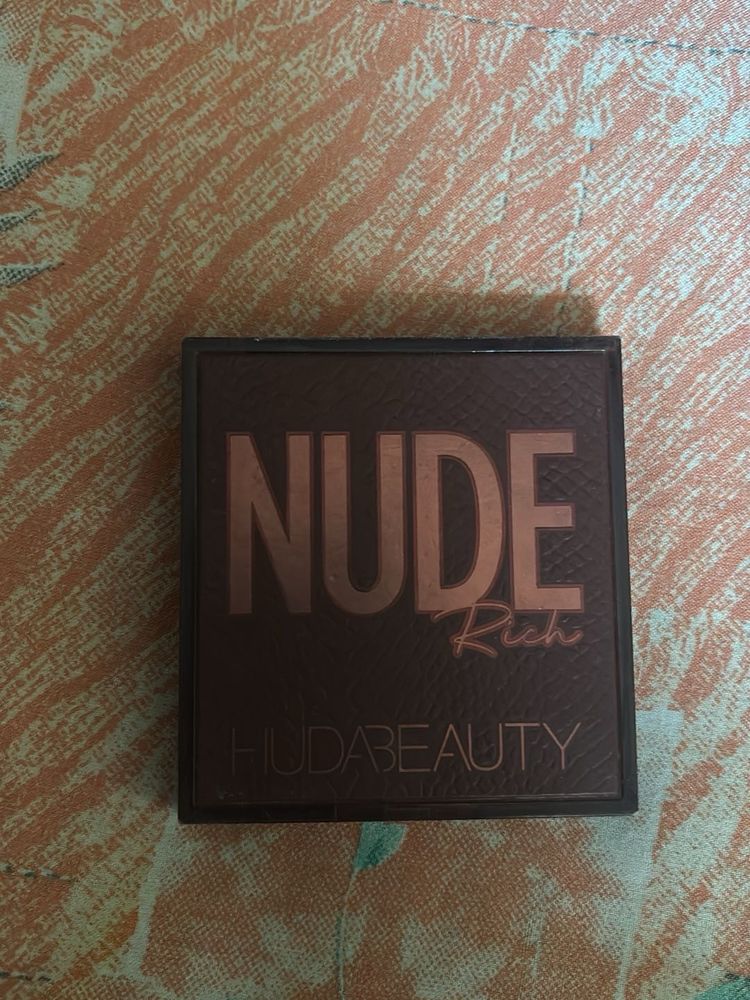 HUDA BEAUTY NUDE RICH Eyeshadow Palette