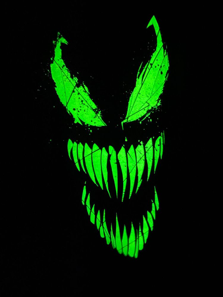 Venom Graphic Print T-Shirt (Glo-in-the-dark)
