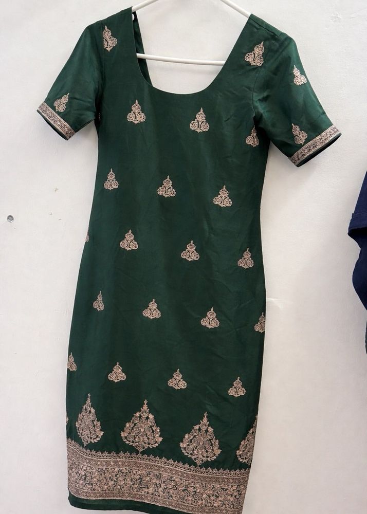 Emerald Green Embroidered Kurta w/ Dupatta