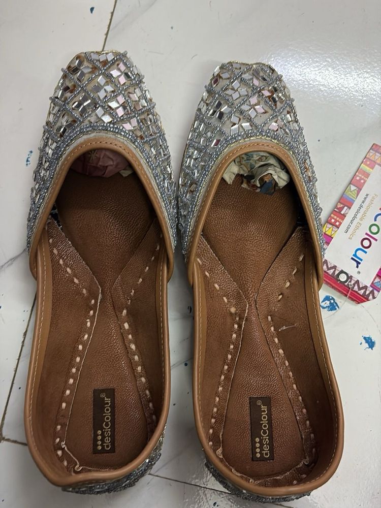 Sparkling Mirror Work Juttis