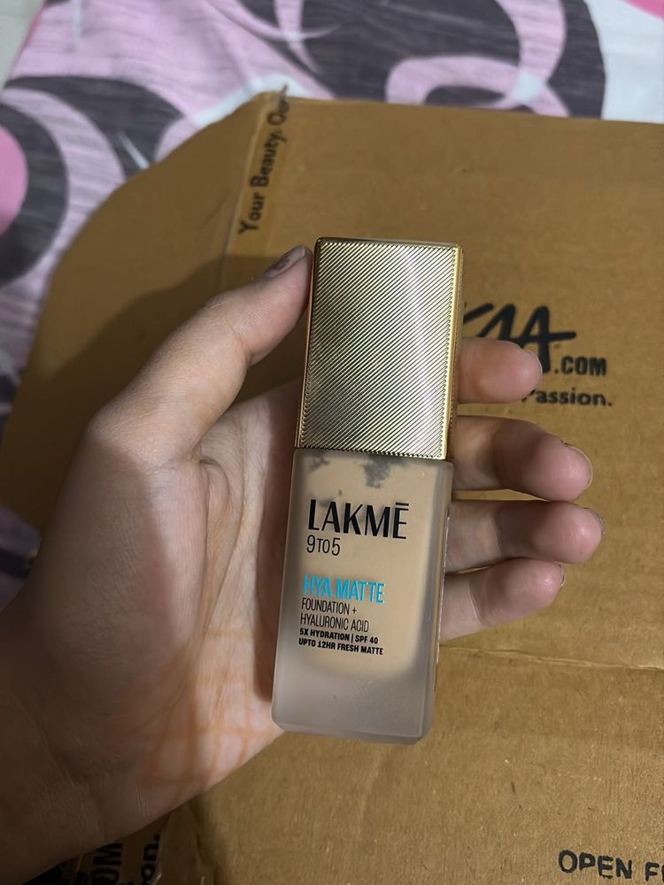 Lakme 9 to 5 Aqua Matte Foundation