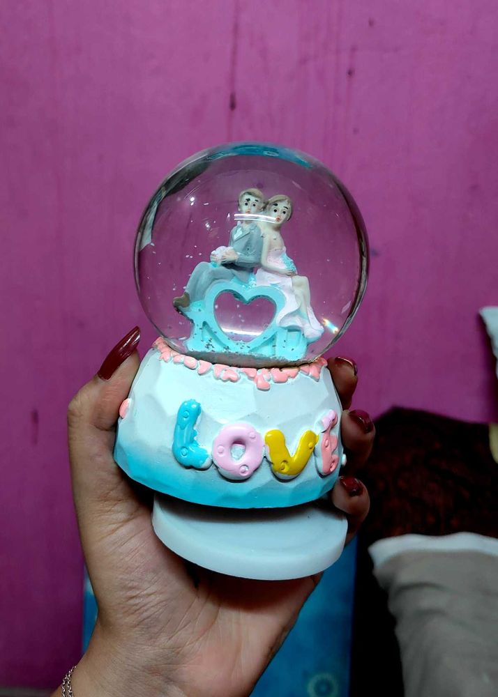 Cute Love Couple Snow Globe
