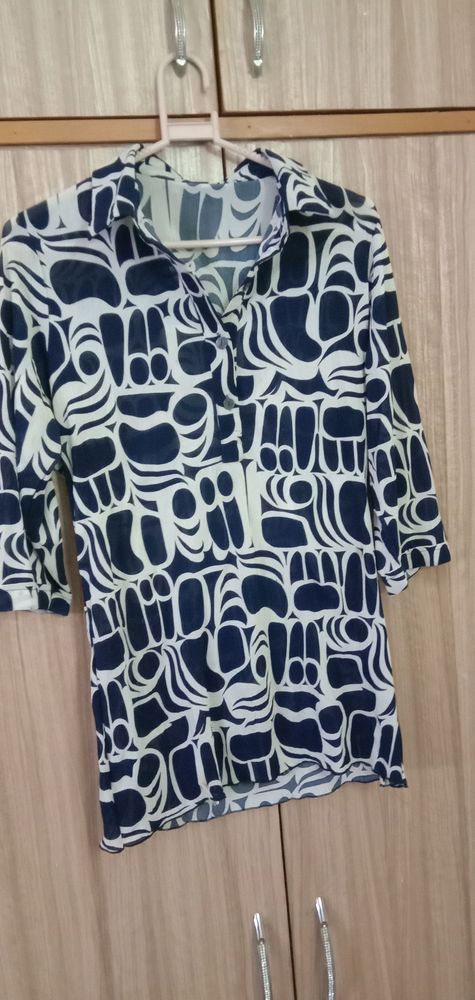 Stretchable collared top