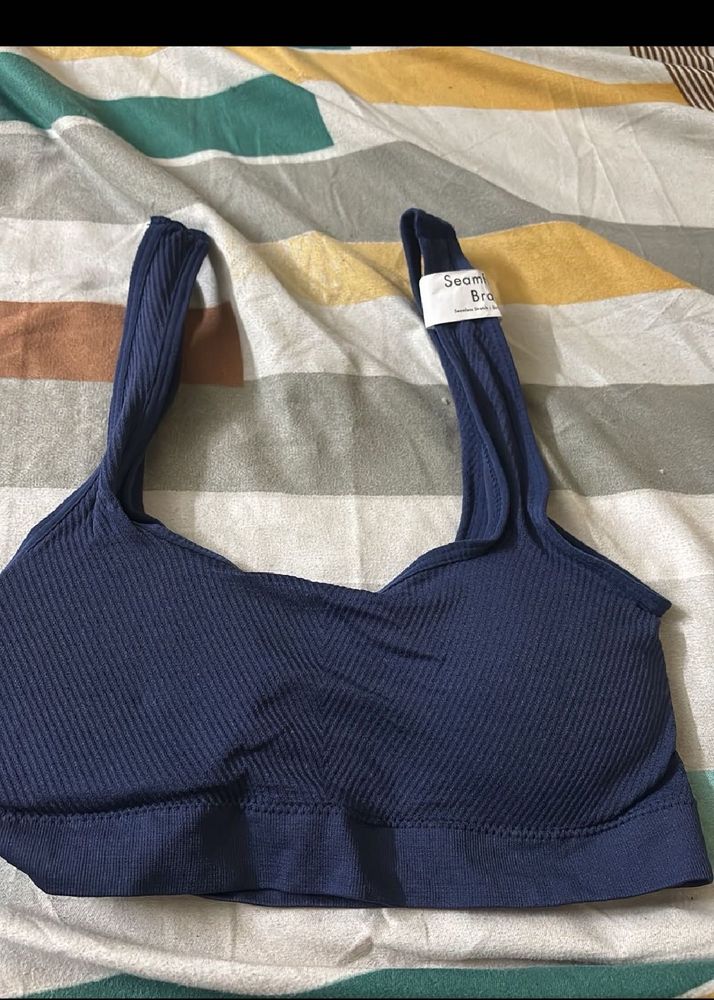 Comfortable Navy Seamless Sports Bra