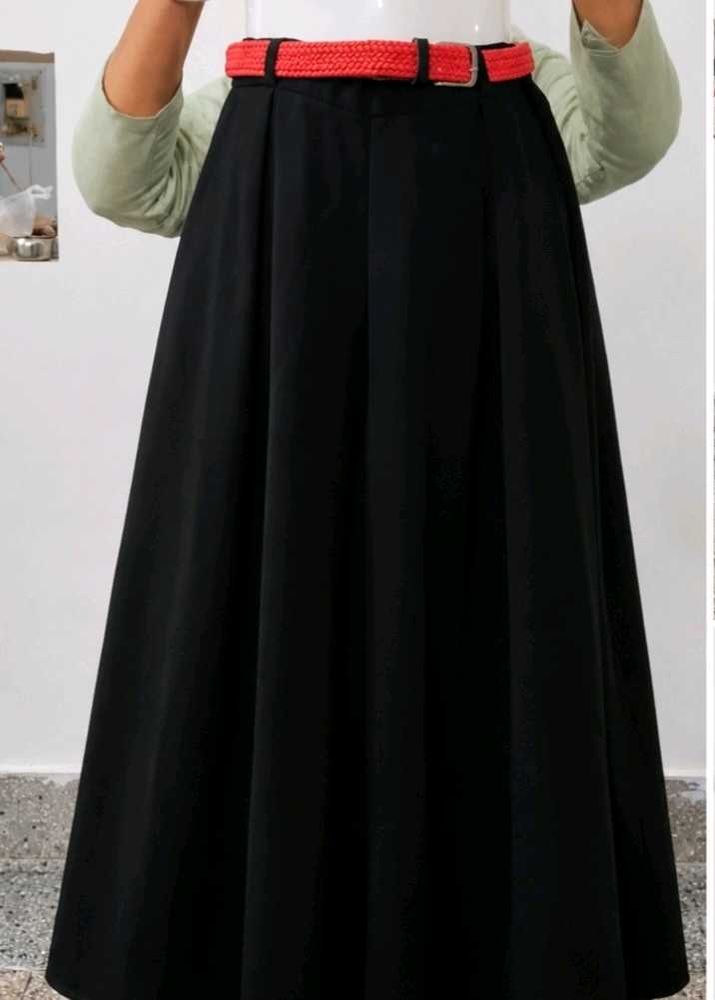 Jet Black High-Waisted Divided skirt