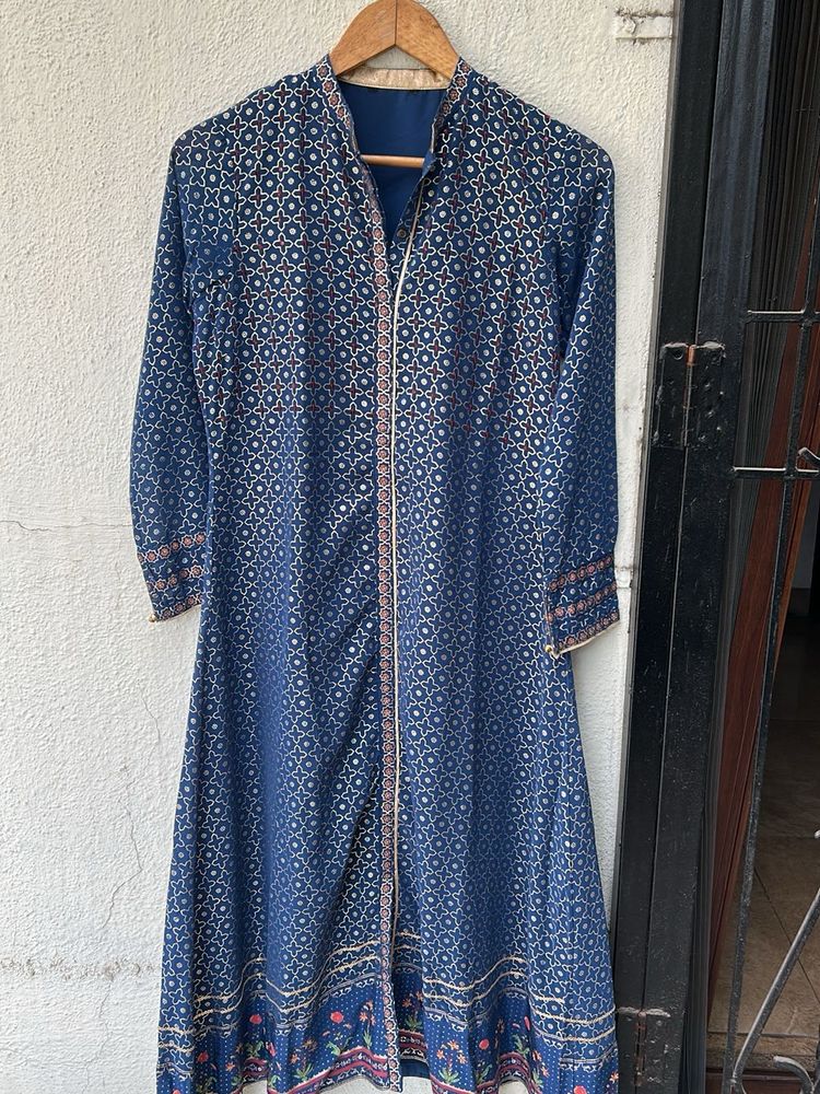 Elegant Blue Ethnic Kurta with Intricate Pattern