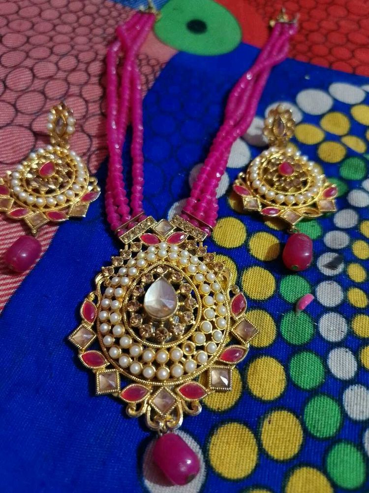 Stunning Pink Beaded Necklace &amp; Earring Set