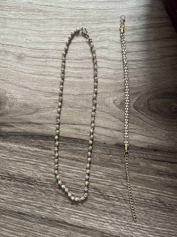 Elegant Gold Tone Necklace Set