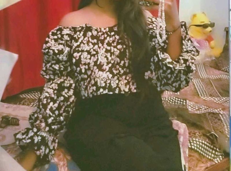 Floral Off-Shoulder Cropped Top
