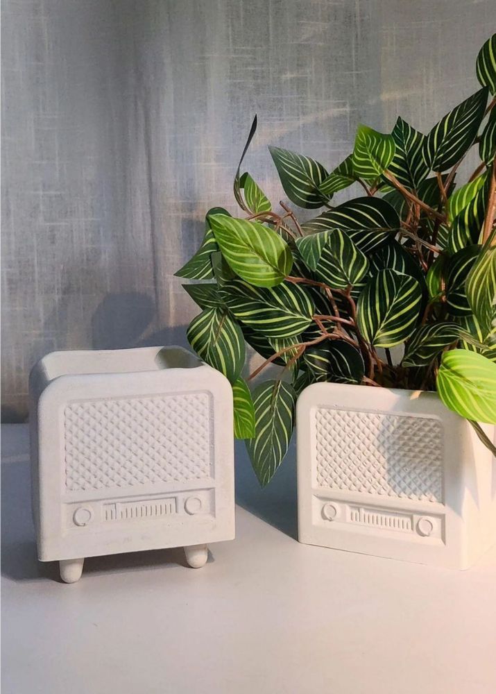 Retro Radio Planters