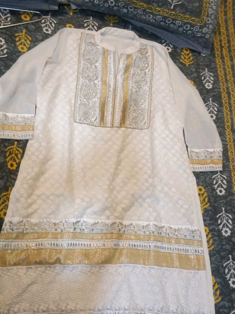 Elegant White Embroidered Kurta