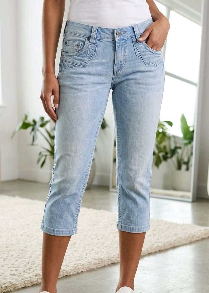 Light Wash Cropped Denim Jeans