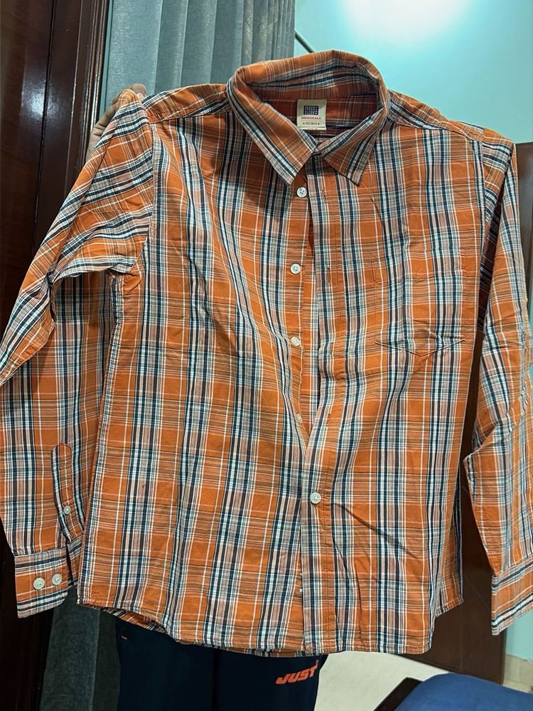 Men's Plaid Button-Down Shirt