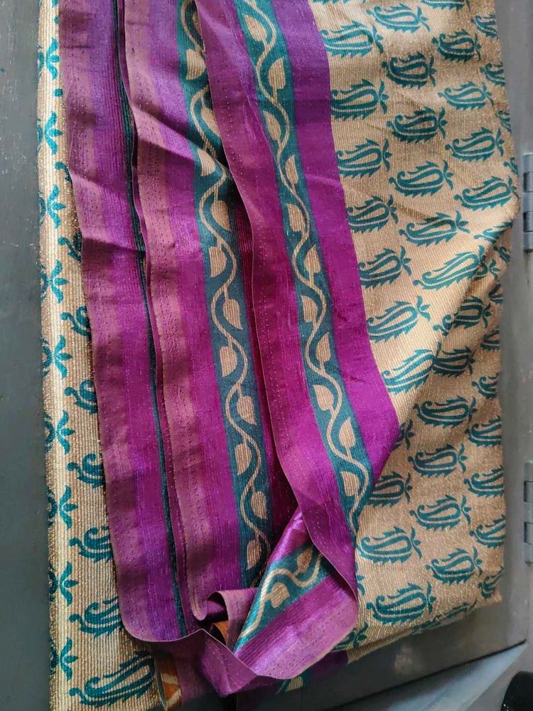 Vibrant Saree with Paisley Print