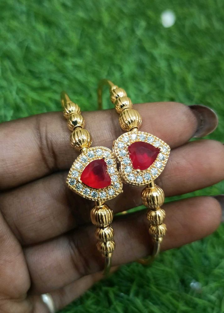 Elegant Heart Stone Bangle Set