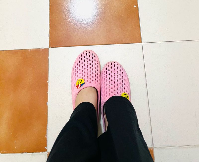 Cute Pink Smiley Face Slip-On Sandals