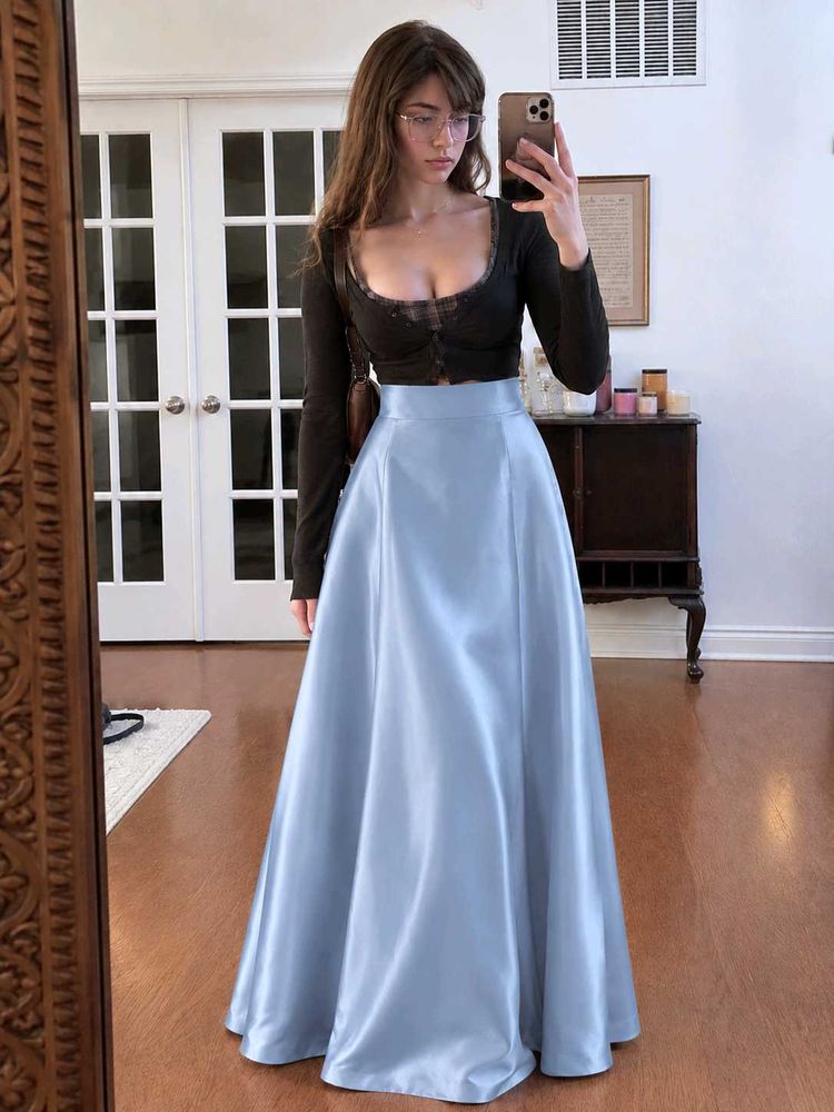 🦢Noire sky Satin Skirt🦢