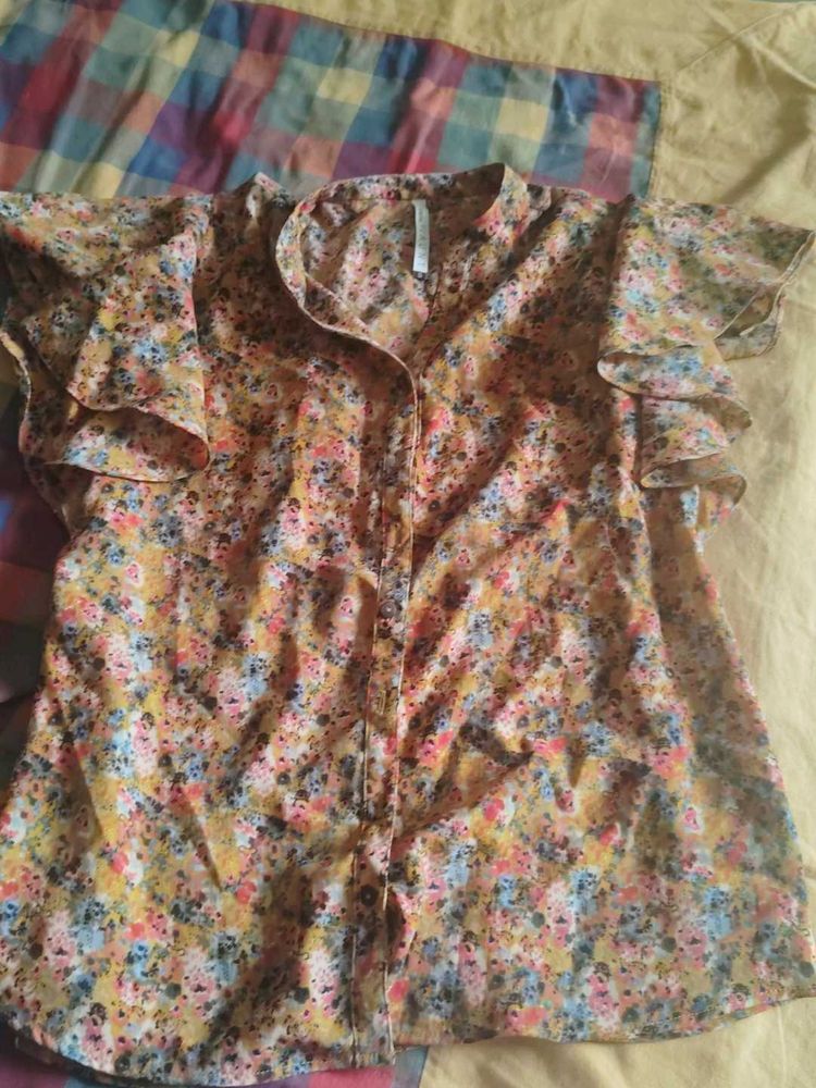 FEMINA FLAUNT Chic Floral Print Ruffle Sleeve Top
