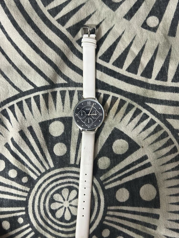 Stylish White Leather Strap Watch