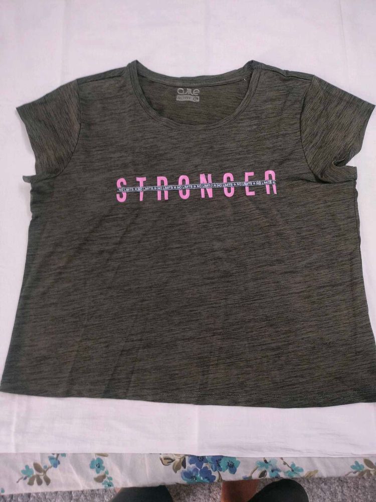 Activewear T-Shirt "STRONGER"