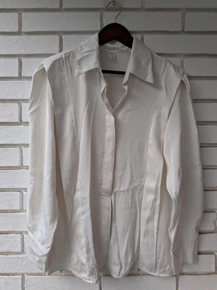 Elegant Shiney White Button-Up Shirt