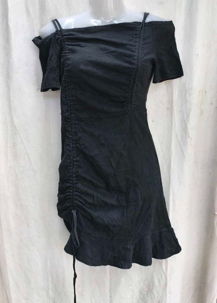 3267. Chic Black Off-Shoulder Ruched Dress