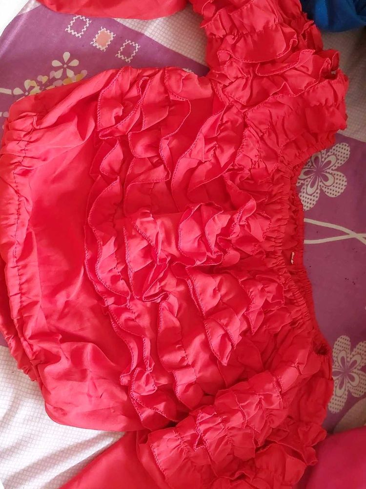 PRICE DROP❗️+ FREEBIE🎀Ruffled TOP