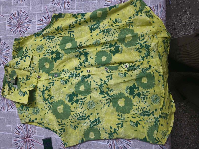 Vibrant Yellow Sleeveless Shirt in XL size