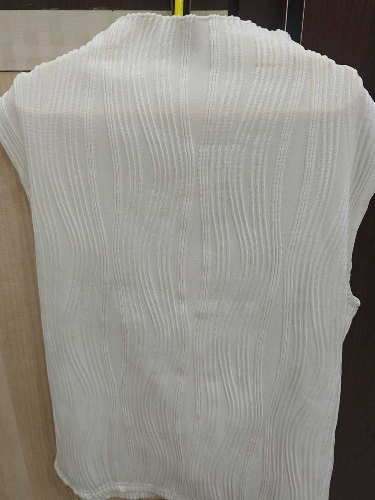 White High-Neck Wavy Ribbed Top (Size 34 inches)