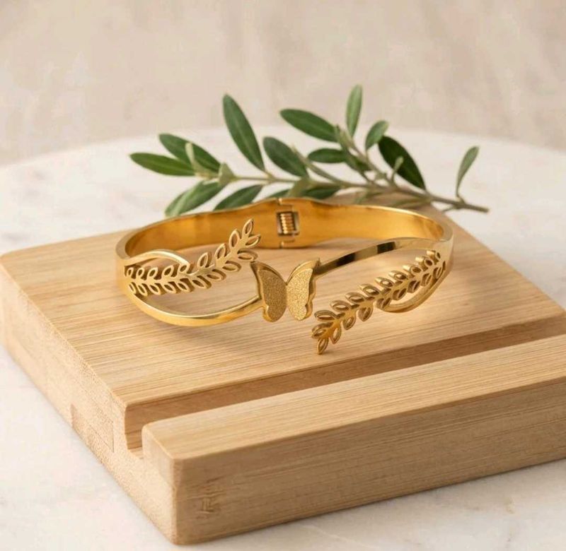Elegant Butterfly &amp; Leaf Bangle Bracelet