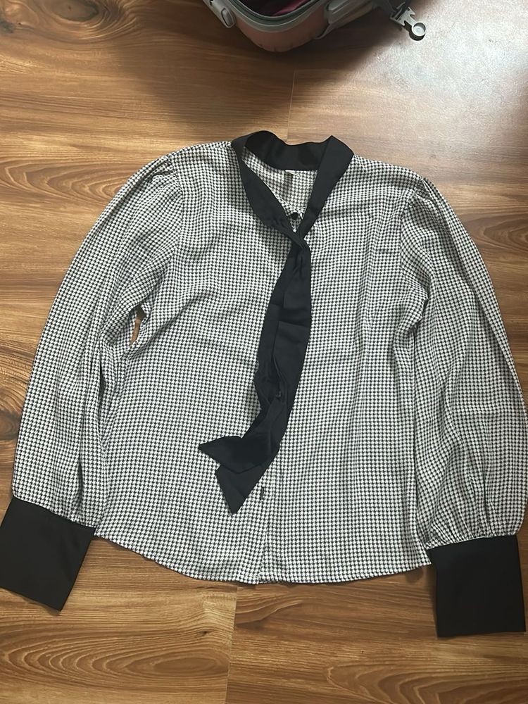 Chic Black and White Gingham Bow Blouse