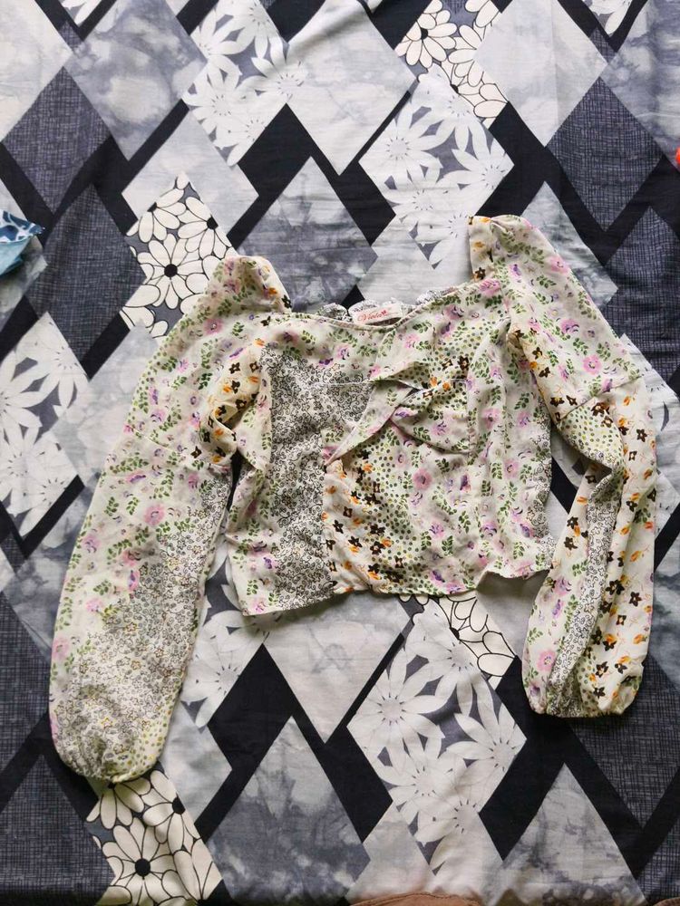 Floral Print Ruffled Sleeve Top