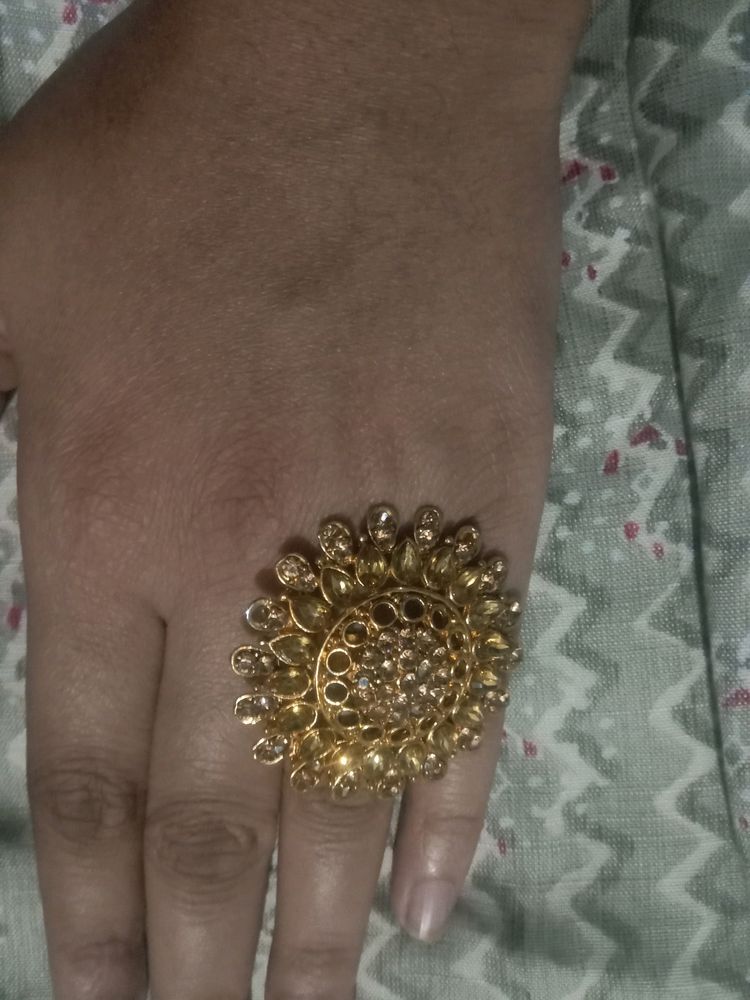 Statement Gold Flower Ring