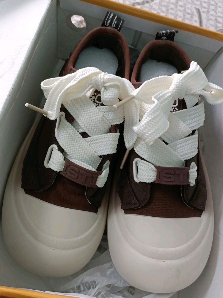 SOLETHREADS sneekers