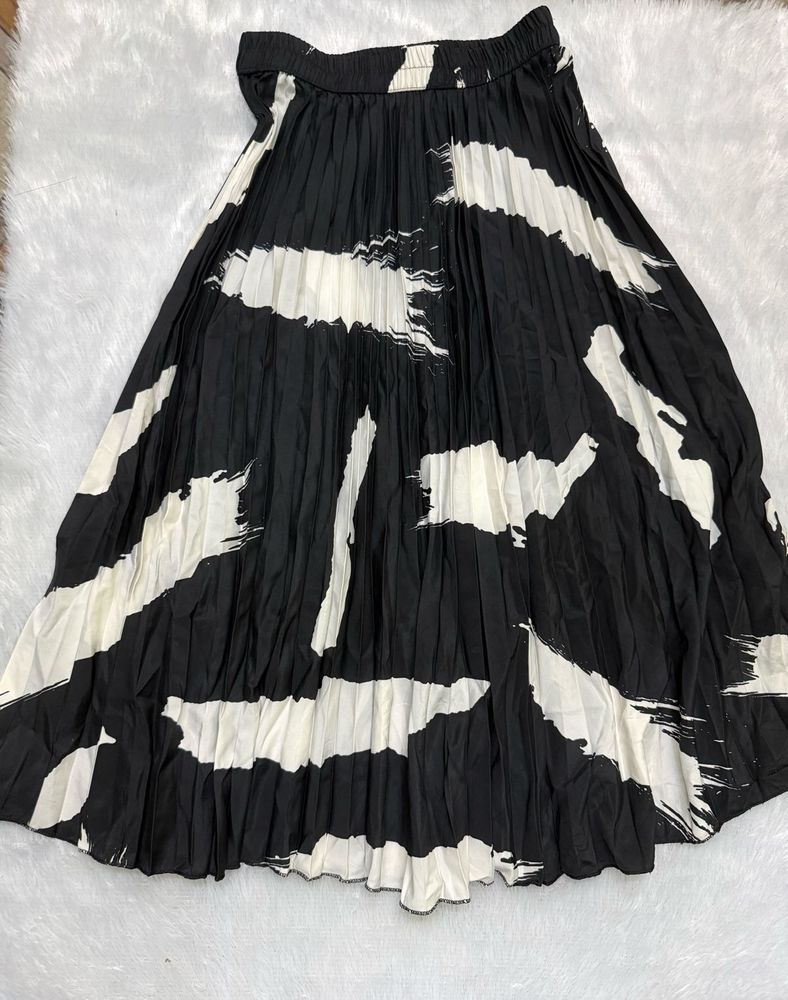 Monochrome Pleated Midi Skirt